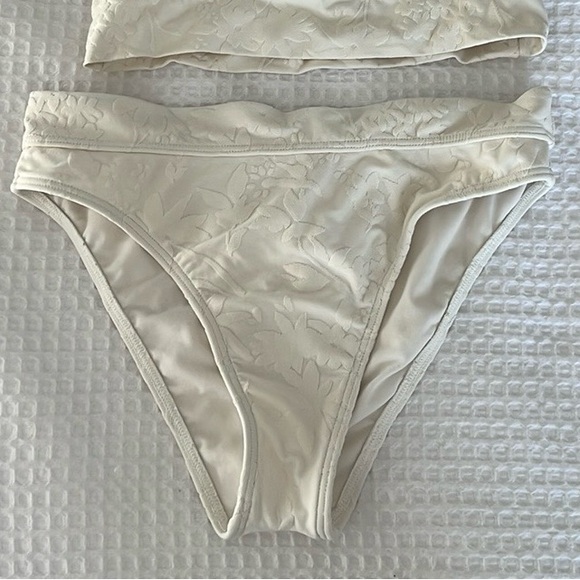 Billabong Women's Crystal Tides Plunge Bikini Bottom
Off-White Medium - Picture 3 of 4
